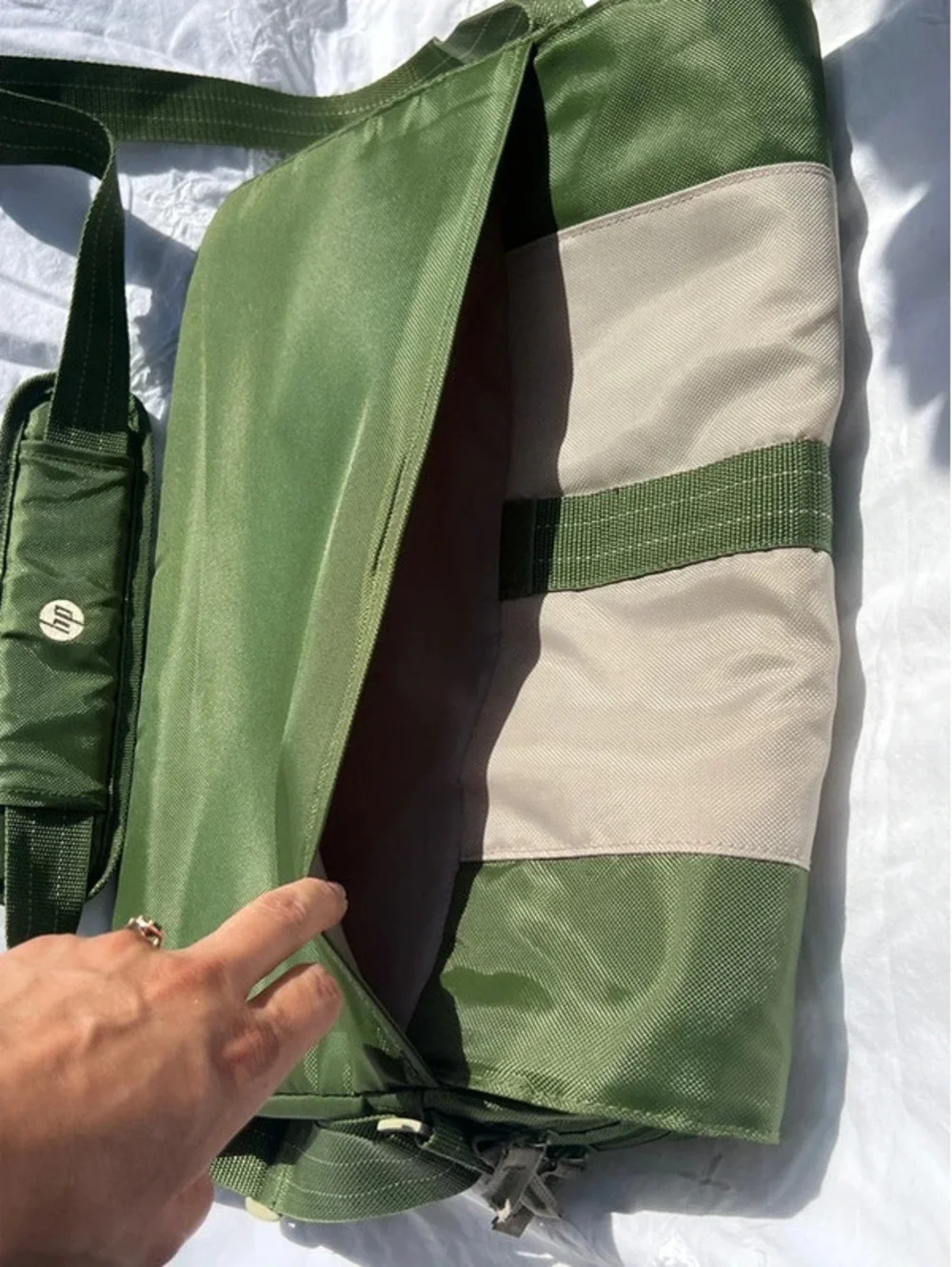 HP green and cream recycled nylon messenger laptop bag